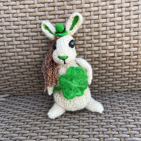 Hand crafted knit and needle felted Lucky charm shamrock bunny - Picture 7 of 14